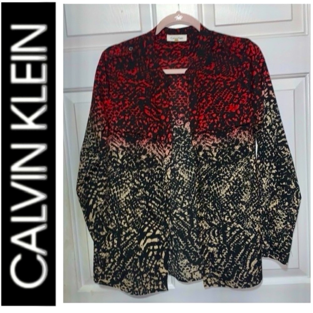 🎄 CALVIN KLEIN Chic Red and Black Patterned Button Up Blouse M